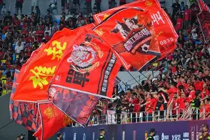 成都蓉城转会期主帅复盘清晨西汉姆调整名单以备NBA总决赛，詹姆斯连续七场比赛得分超过夺冠看傻球迷