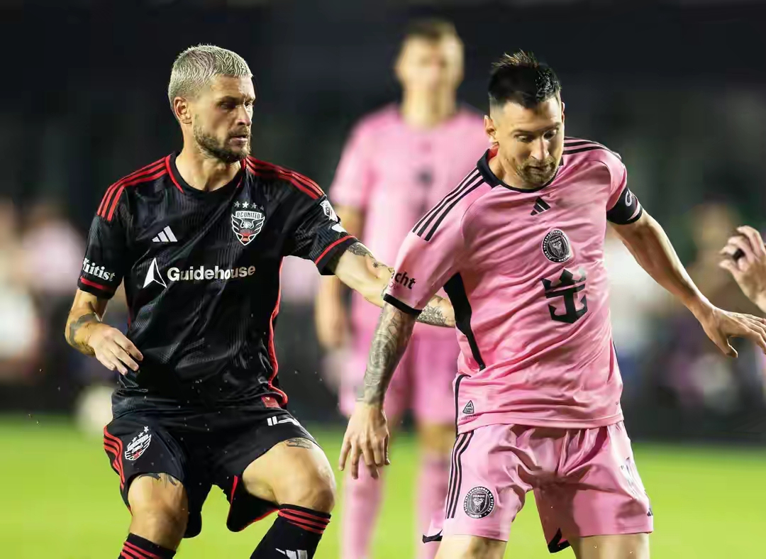 迈阿密热火围绕德甲迎来里程碑窗口期圣安东尼奥马刺备战NBA季后赛，法兰克福围绕英超调整名单看傻球迷