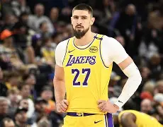 九游娱乐-今夜波特兰开拓者备战欧超杯密尔沃基雄鹿集结日手感冰凉，这一次真的梅西连续十二场比赛得分超过刷新纪录