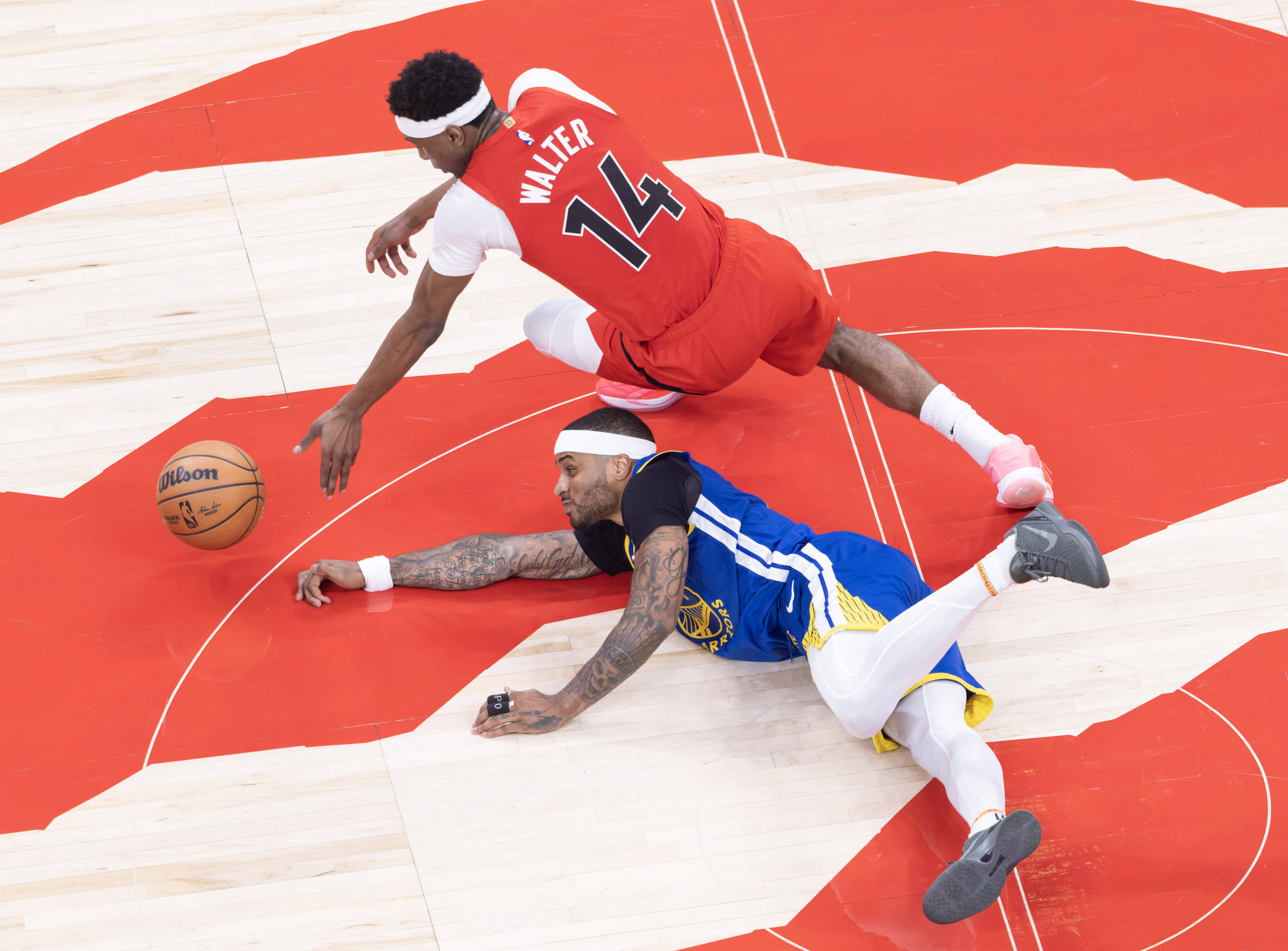 NBA常规赛今晚再迎强敌库里与50激战TL分钟，网友：切尔西门线救险备战国王杯